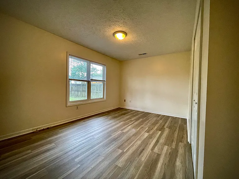 1002 Gordon Woods Rd — Photo 10