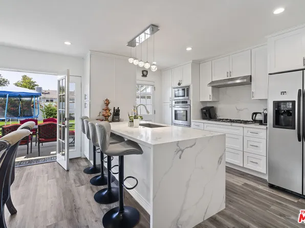 22509 Saticoy St, West Hills, CA 91307