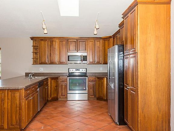 3rd image of 728 Hunt Dr