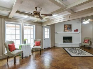 11 Pebblebeach Ct, Pantego, TX 76013