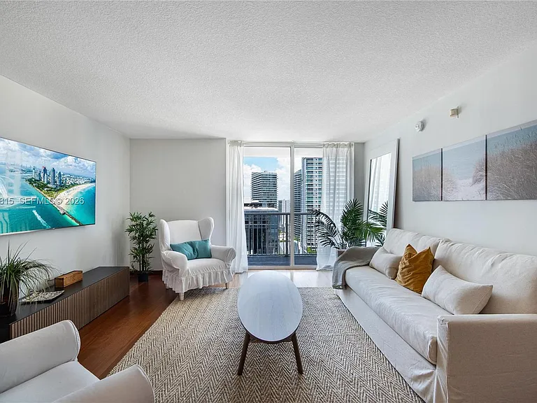 1200 Brickell Bay Dr #2824 — Photo 2