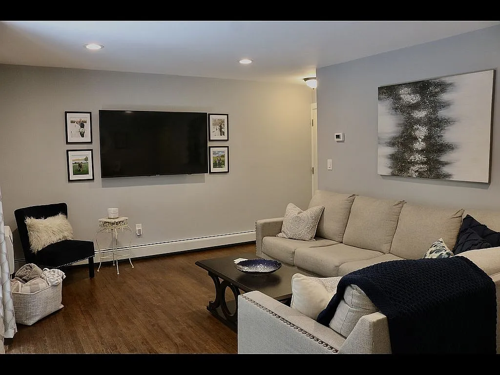 735 Greens Ave APT 10A photo 1