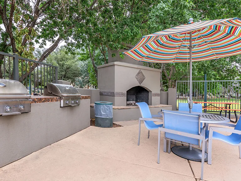 Riverwalk Luxury Apartments — Photo 17