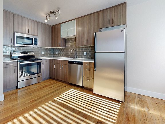 3rd image of 1320 Garfield St APT 104