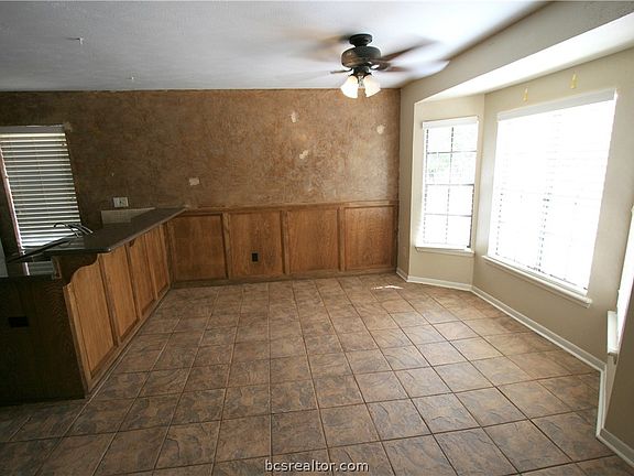 4th image of 1008 Crestwood Dr