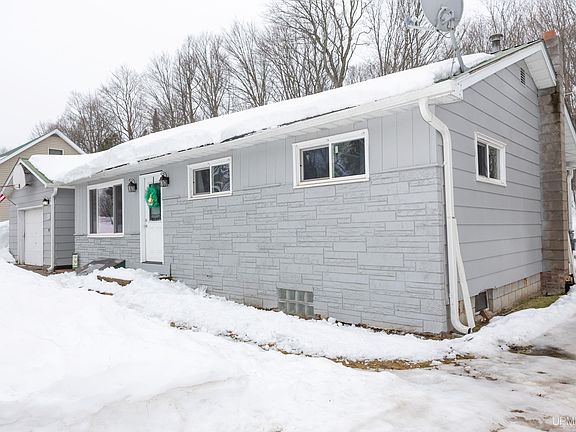 2nd image of 125 Lawrence Ave