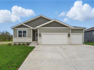 1002 Branchwood Ln, Raymore, MO 64083