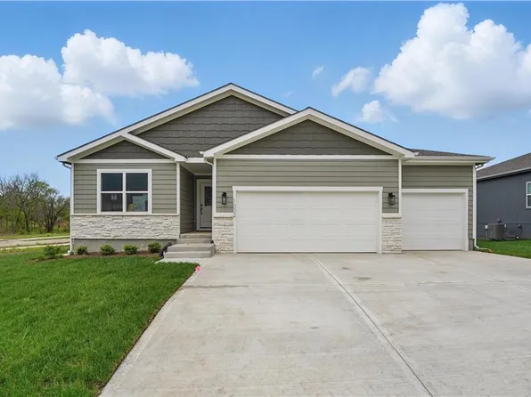 1002 Branchwood Ln, Raymore, MO 64083