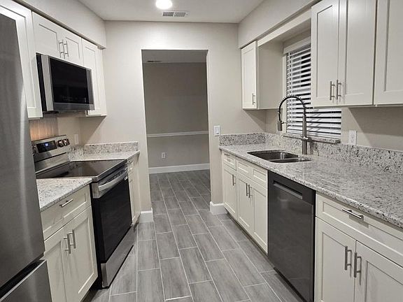 3rd image of 647 Sagamore Dr