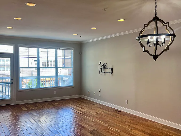 220 S Cedar St — Photo 13