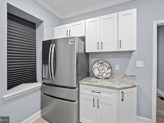 4th image of 1327 W 6th St