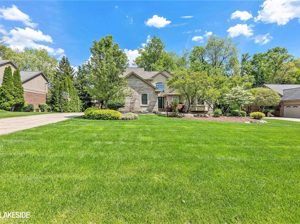5620 Sheffield Dr, Clarkston, MI 48346