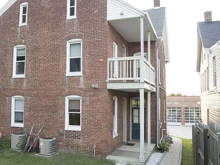 216 W Broadway — Photo 18