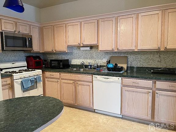 5th image of 316 Moonlight Dr