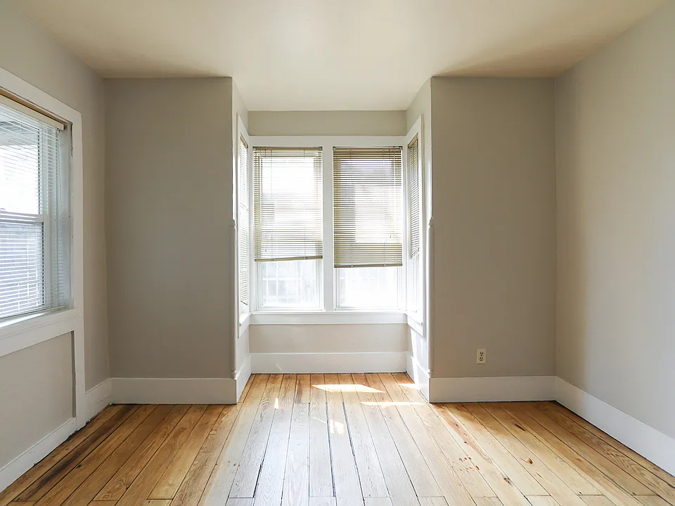 1913 Arapahoe Bedroom