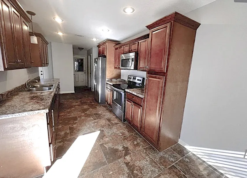 3 bed, 1485 sqft, $1,700 — Photo 3
