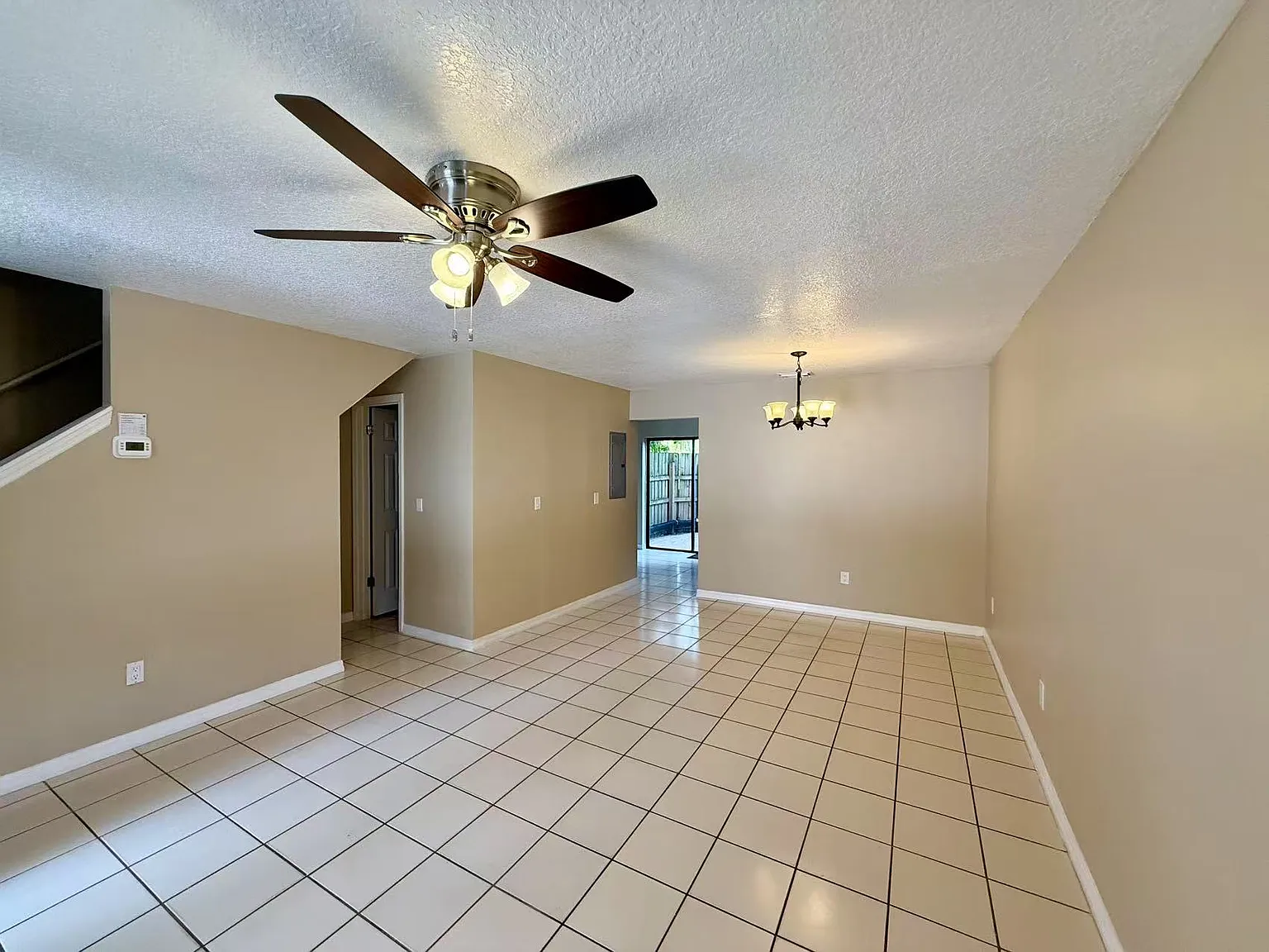 2 bed, 2.5 bath, 1031 sqft, $1,650 — Photo 3