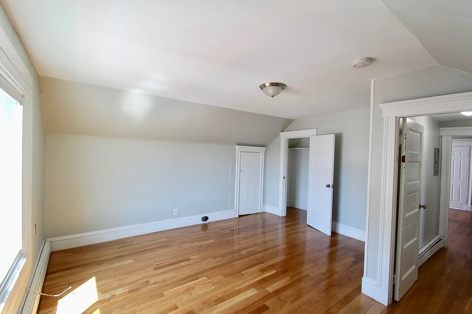 2 bed, 800 sqft, $2,300 — Photo 3