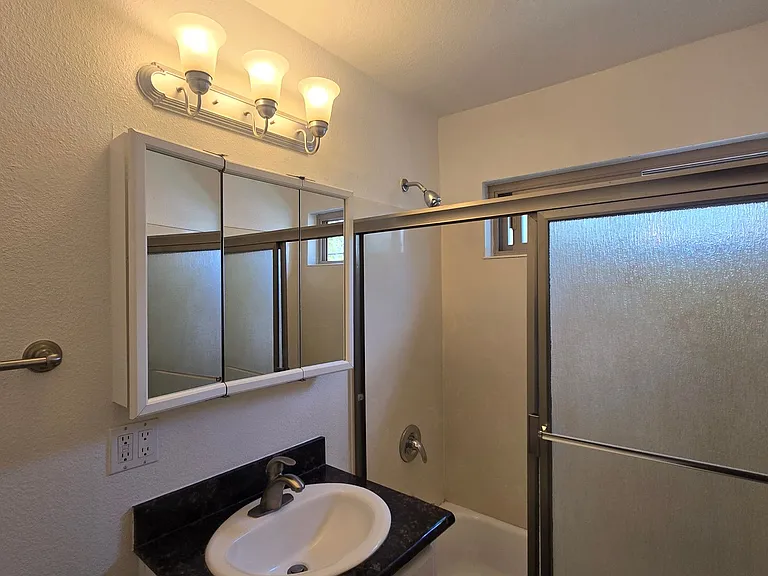 California Palms Apartments — Photo 44