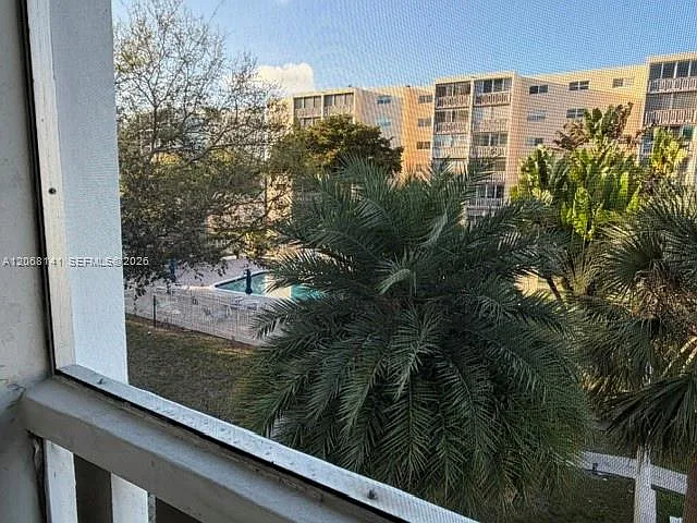 901 NE 14th Ave #305 — Photo 8