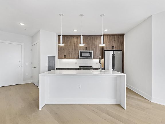3rd image of 338 Newark Ave APT 206
