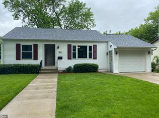 414 Sunset Dr, Brooklyn, IA 52211