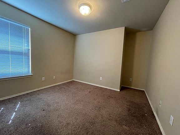 3rd image of 1003 Magnolia Fld