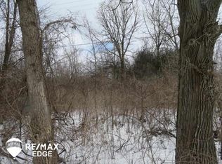 97 S Mapleleaf Rd, Lapeer, MI 48446