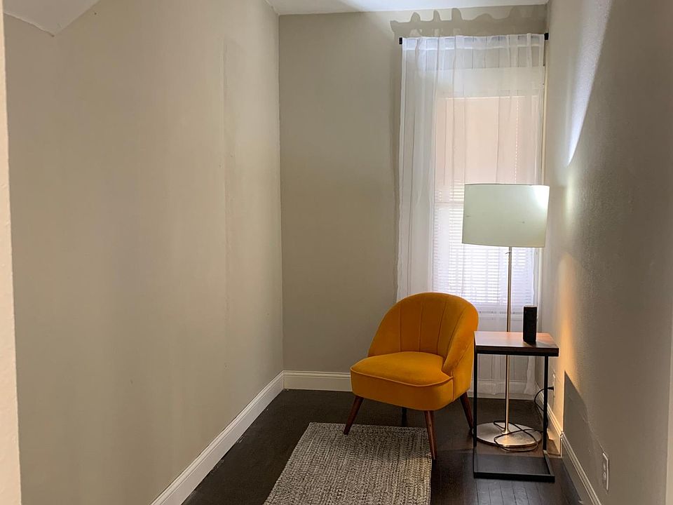 2nd image of 202A Queen Anne Ct #202A