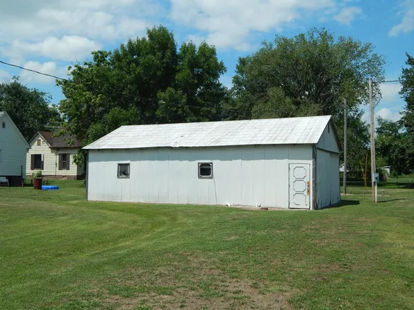 211 N Shelby St, Clarence, MO 63437
