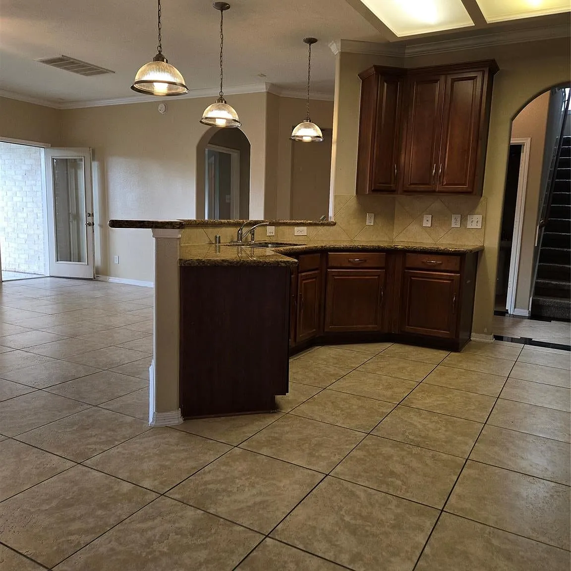 5 bed, 3.5 bath, 3051 sqft, $3,350 — Photo 3