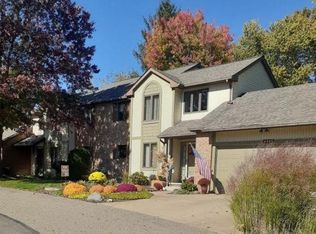 4885 Pond Dr NW, Canton, OH 44720