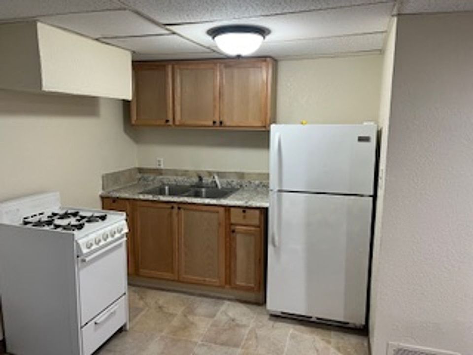 2nd image of 422 N Cleburn St #2