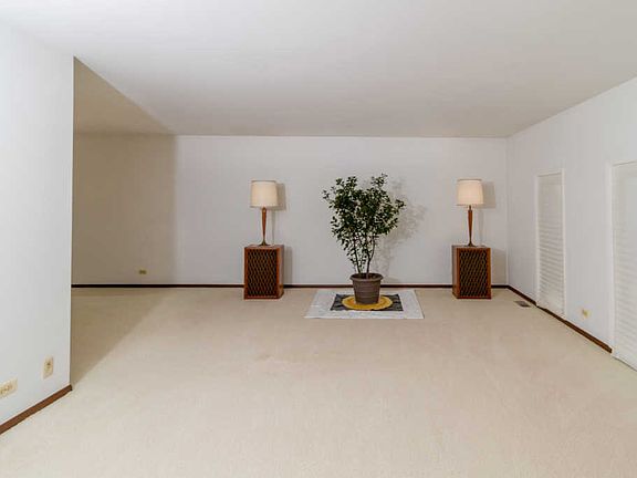 2nd image of 16909 Holmes Ave