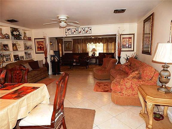 5th image of 2306 Somerset Dr