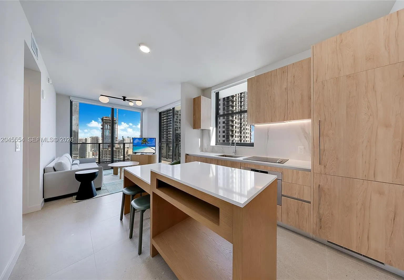 2 bed, 2.0 bath, 754 sqft, $3,550 — Photo 2