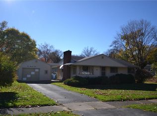 105 Lakeshire Rd, Rochester, NY 14612