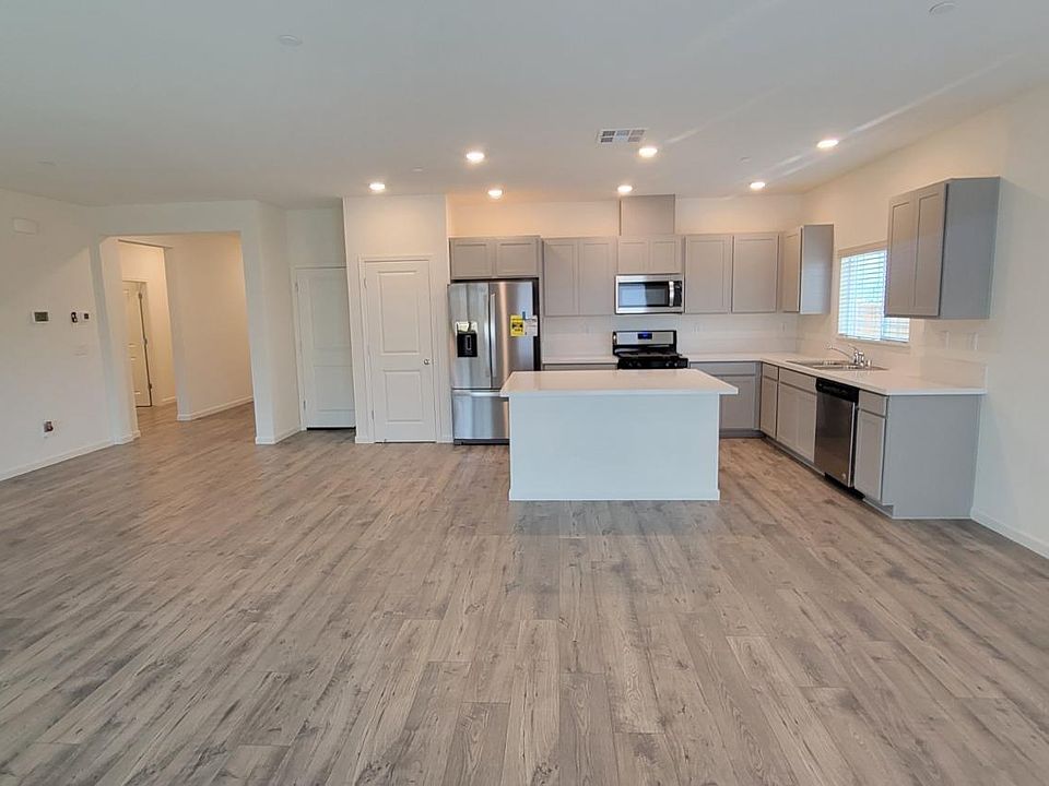 1st image of 635 Heirloom Court