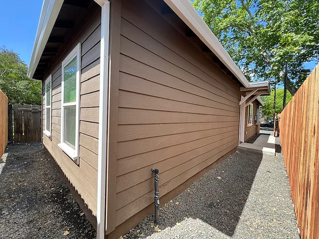 205 W 20th St — Photo 17