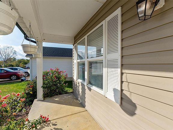 5th image of 104 Glen Meadows Dr