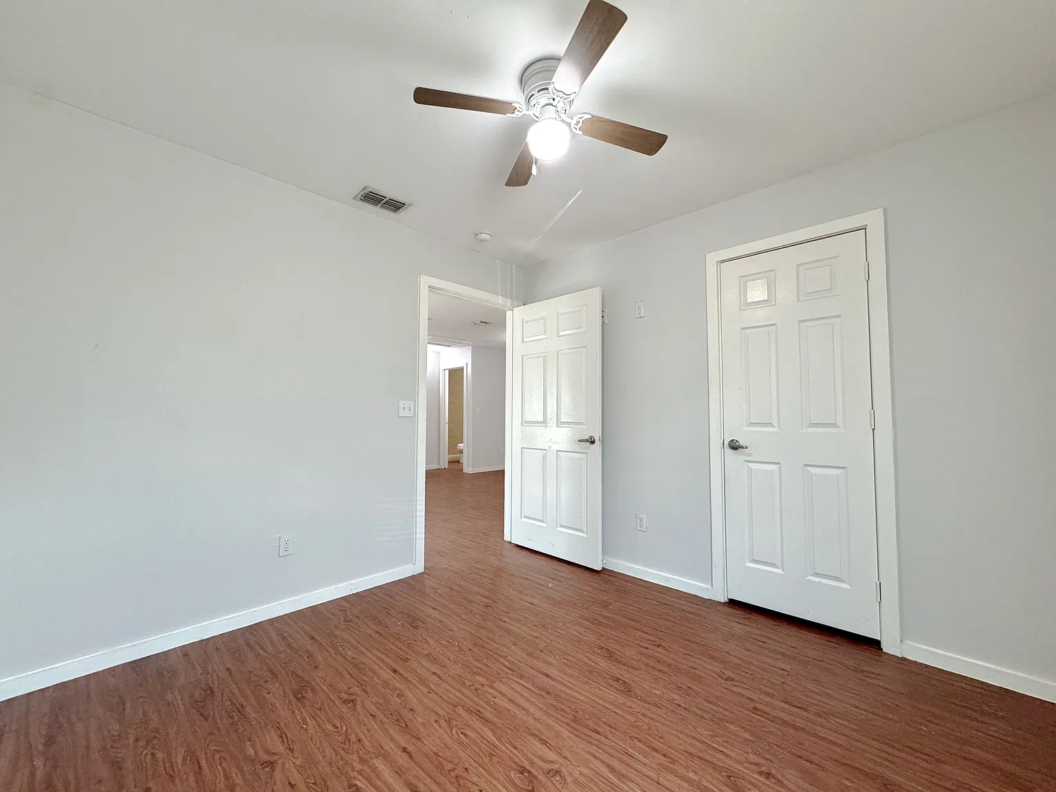 2 bed, 1.0 bath, $750 — Photo 2
