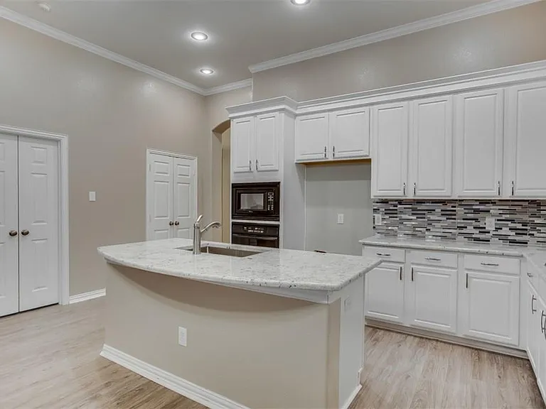 4513 Rock Creek Ln — Photo 8