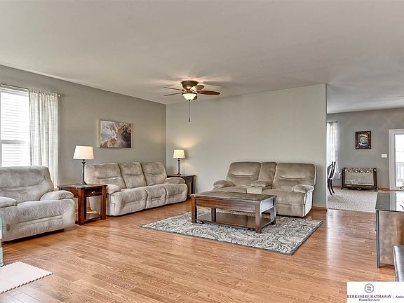 5th image of 2108 Diane St