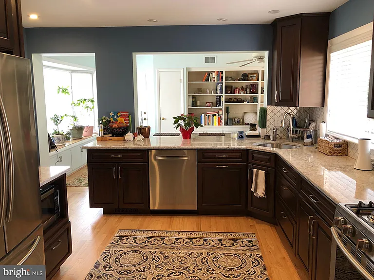 6910 Park Terrace Dr — Photo 3