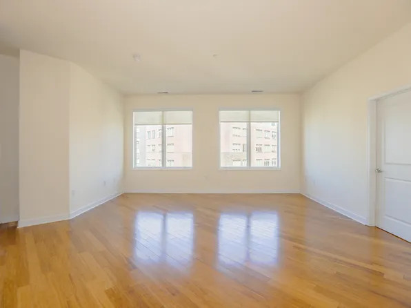 12 Main Street image 12 of 25