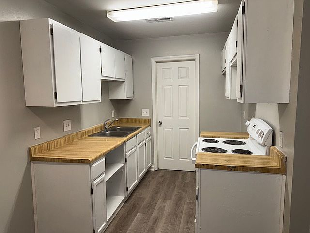 1st image of 111 Susan Dr #B