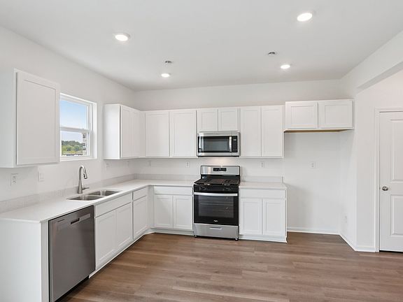 4th image of 1802 Overland Dr