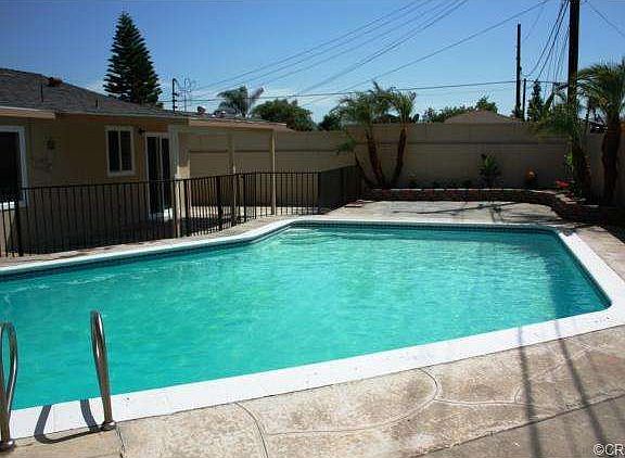 5th image of 909 Cabana Ave