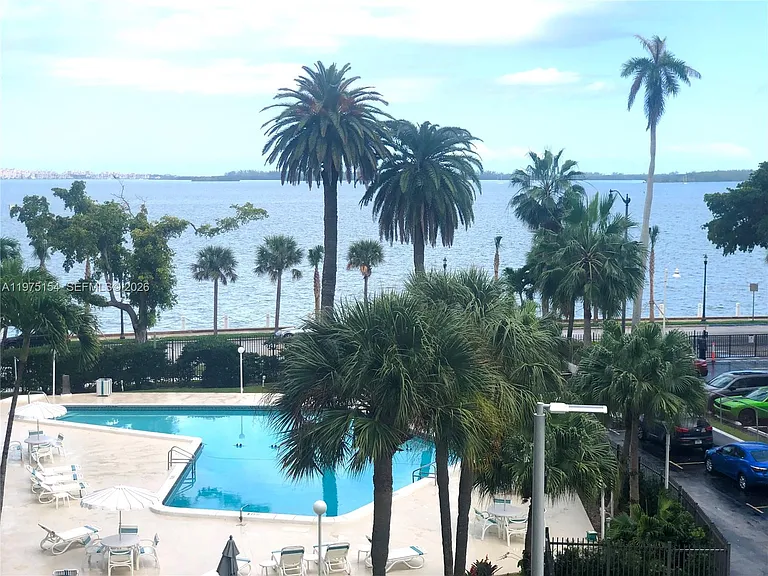 1408 Brickell Bay Dr #404 — Photo 1