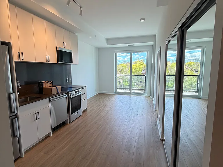 1660 Bloor St W #417 — Photo 7
